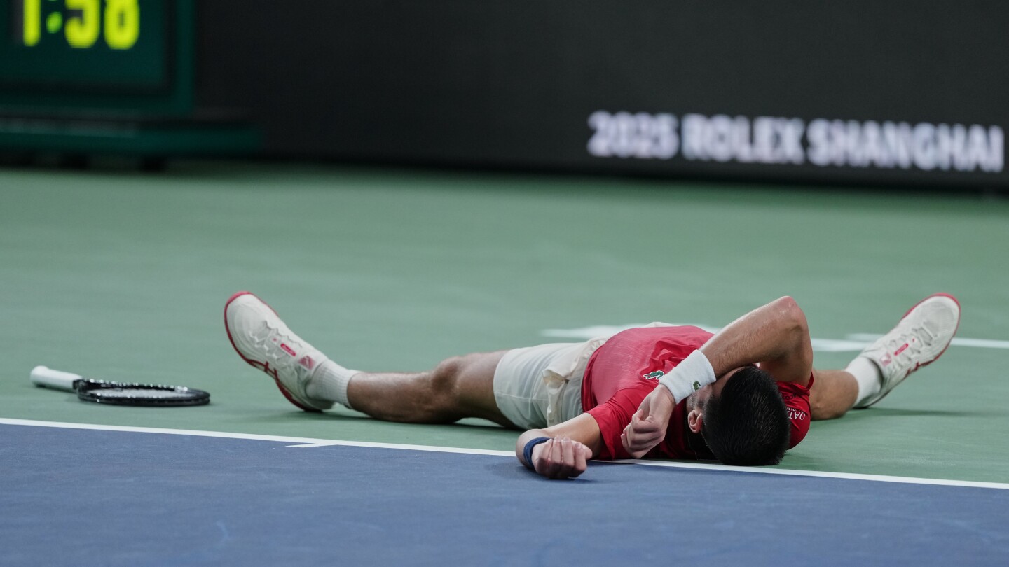 Djokovic needs medical attention before reaching Shanghai quarters