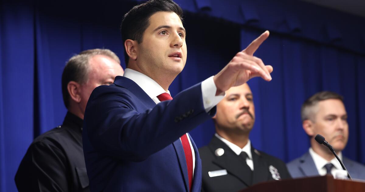 Top federal prosecutor in L.A. faces challenge over 'acting' status