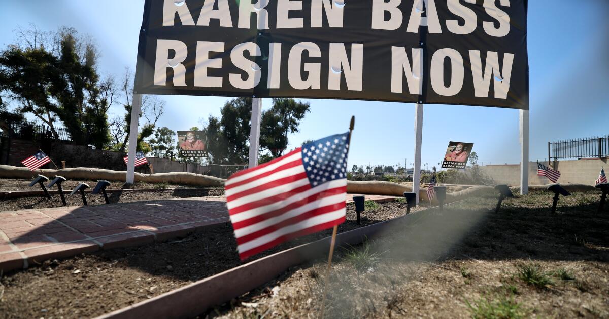 Fire-torn Pacific Palisides is fuming about delayed civic projects