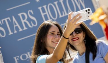 'Gilmore Girls' at 25: L.A. fans get a taste of Stars Hollow