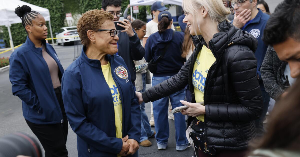 With L.A. mayor focused on trash, her top sanitation official departs