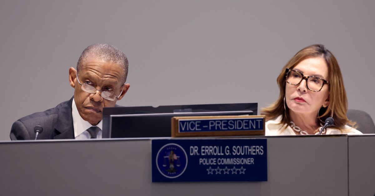 Polarizing L.A. police official keeps post by default