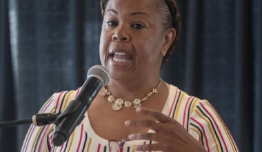 L.A. County gives a $2-million payout to official staying put