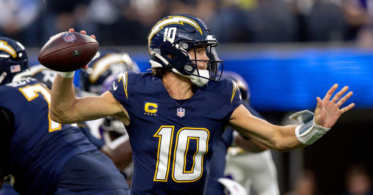 Justin Herbert and Chargers dominate in blowout win over Vikings