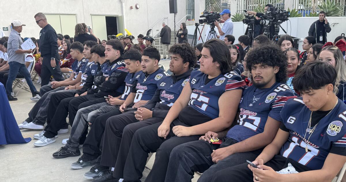 Prep talk: It's Garfield vs. Roosevelt in East L.A. Classic