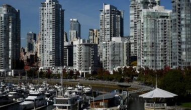 Multiple people stabbed in attack along Yaletown seawall - BC