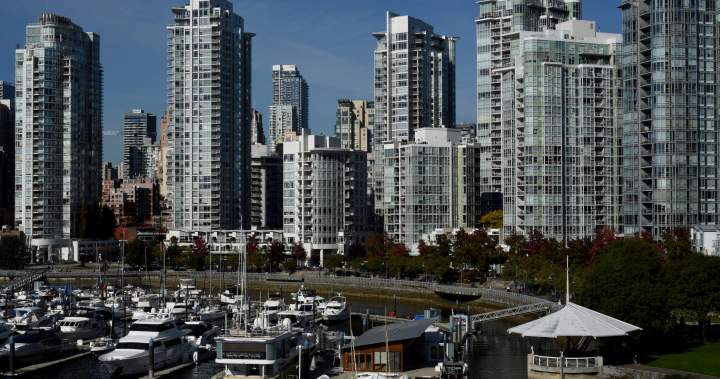 Multiple people stabbed in attack along Yaletown seawall - BC
