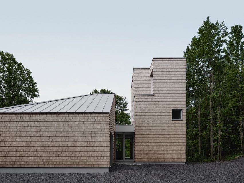 View of entrance to home by Oyama and Julia Manaćas Architecte