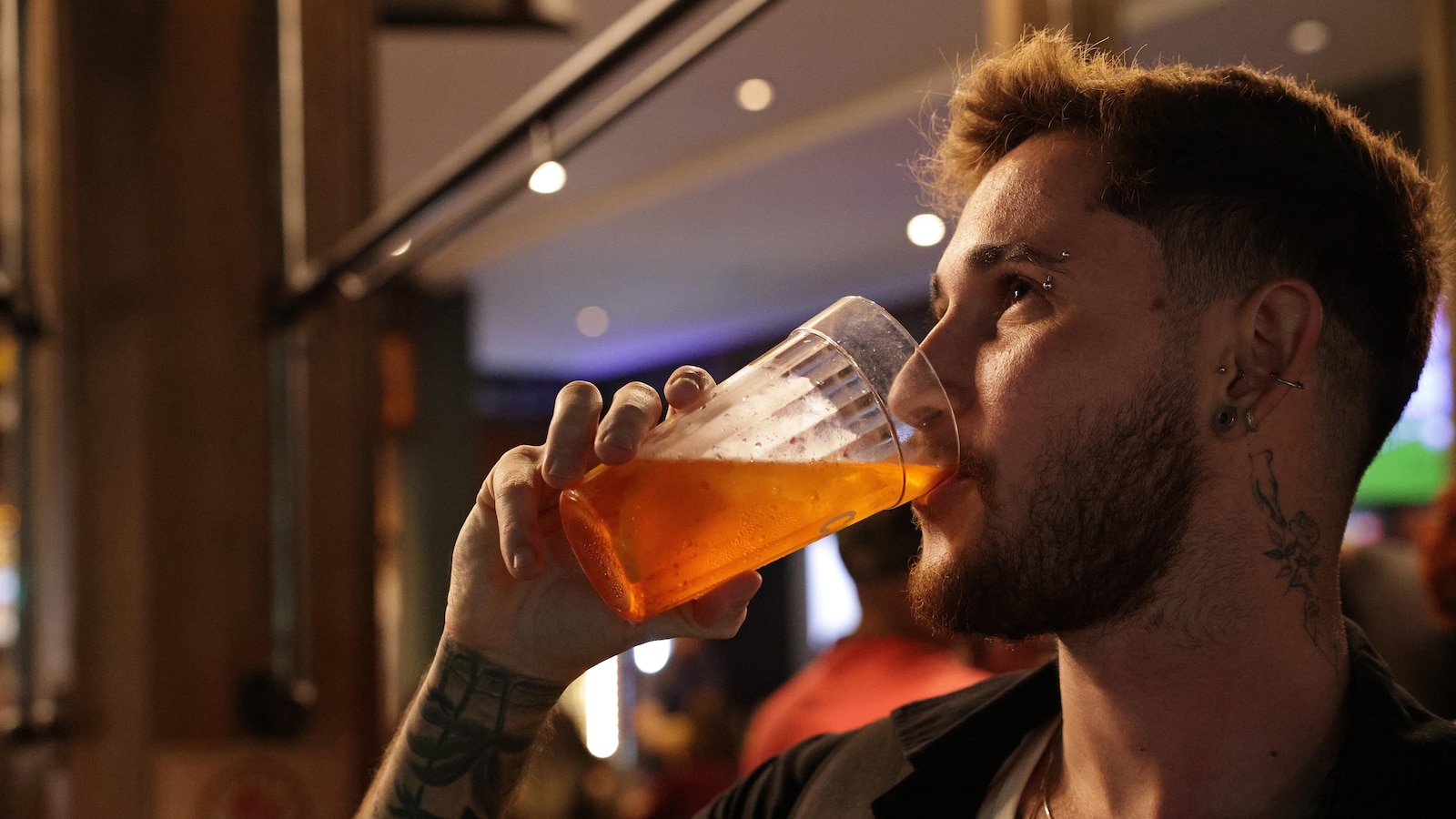 Brazilians avoid drinking after methanol poisoning cases, including 1 death