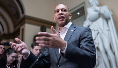 Jeffries backs Mamdani for NYC mayor months after primary