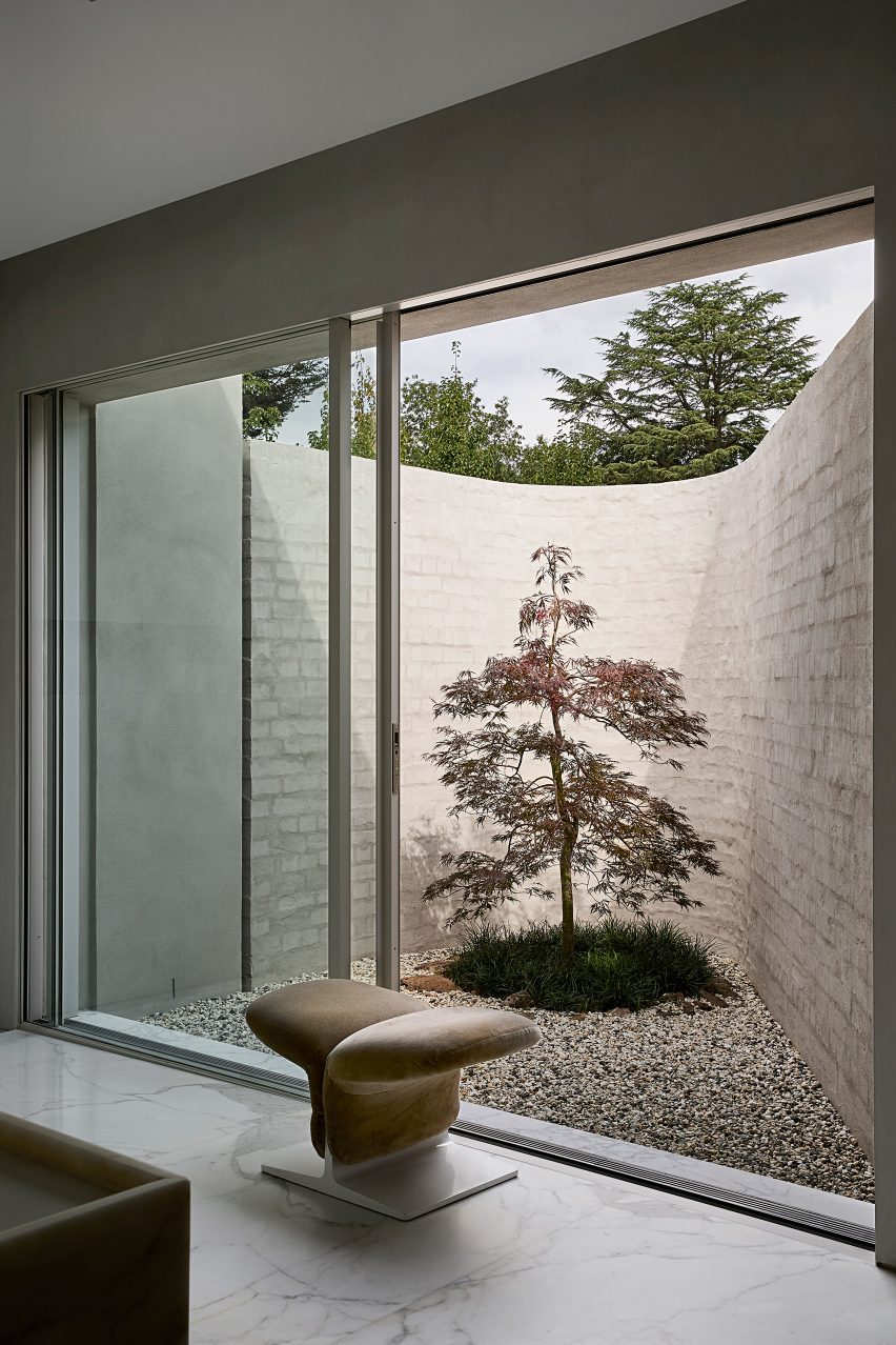 Woodend house in Victoria, Australia designed by David Hicks