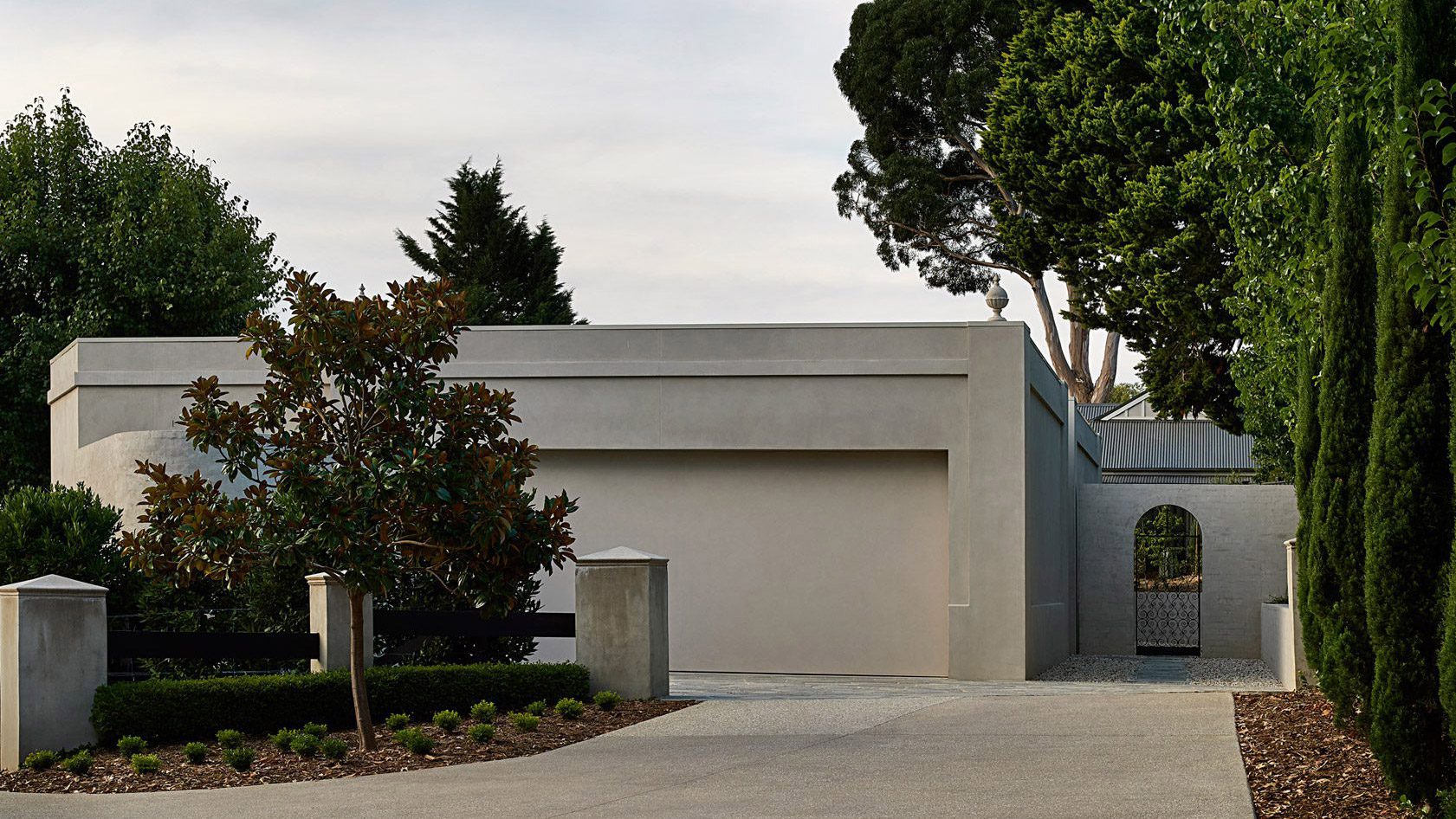 Windowless facade conceals "quiet grandeur" of Woodend bungalow
