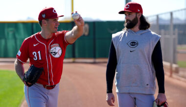 Fan Favorite Agrees to New Deal to Return to Reds