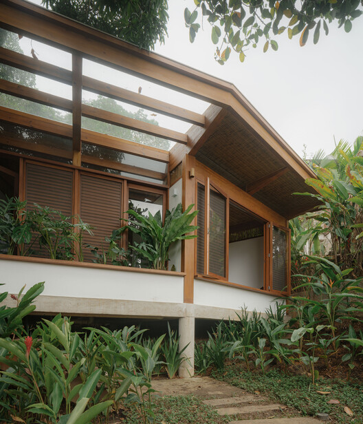 Fig Tree House / Estúdio Lava - Exterior Photography, Wood, Garden, Balcony, Beam