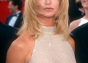 AI photos have imagined what Goldie Hawn would look like if she had not had any suspected cosmetic enhancements. She's seen in 1997