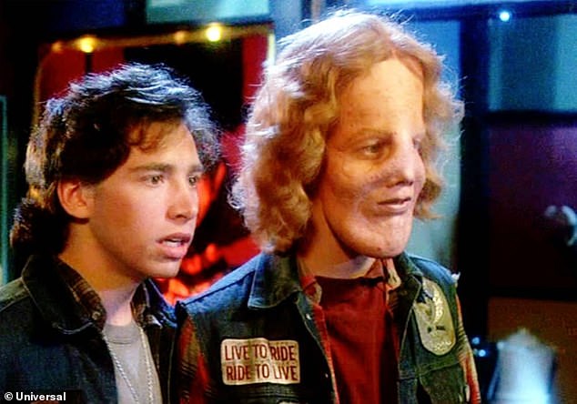 It is Lawrence Monoson - who is known for portraying the lead role of Gary in the now-cult classic The Last American Virgin (1982) as well as Oscar-winning movie The Mask (1985); seen above in Mask (left) with Eric Stoltz