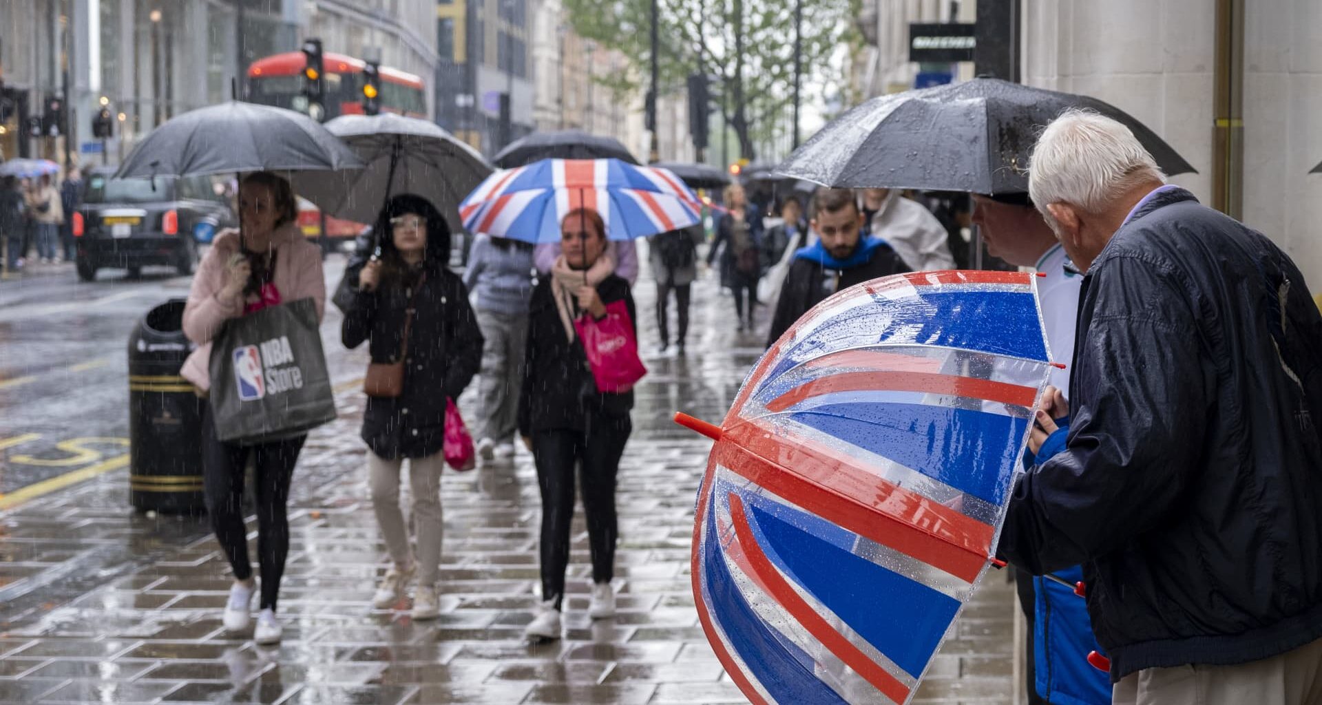 UK economy barely grows in the third quarter, missing forecasts ahead of crucial budget