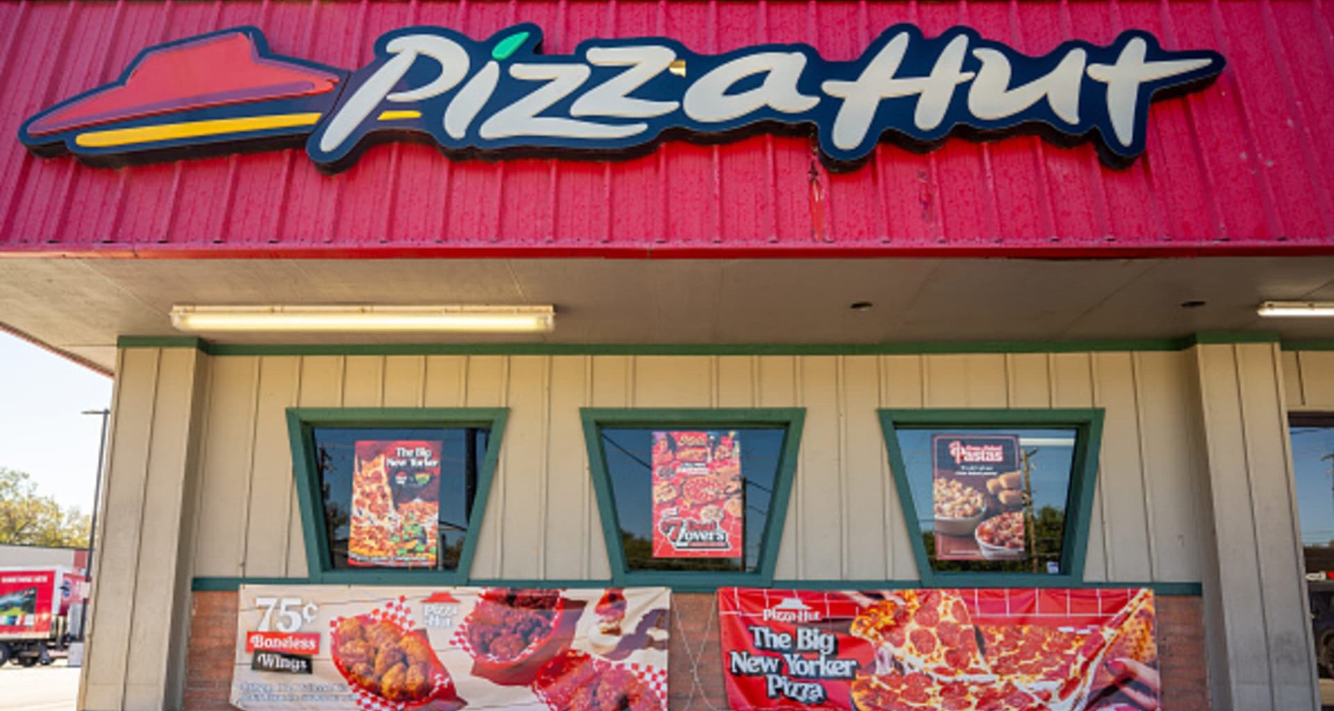 Yum Brands to review strategic options for Pizza Hut, including a sale