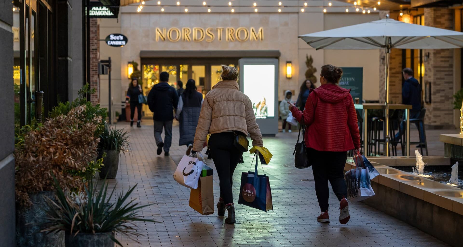 Retail holiday hiring to hit lowest level in at least 15 years, NRF says