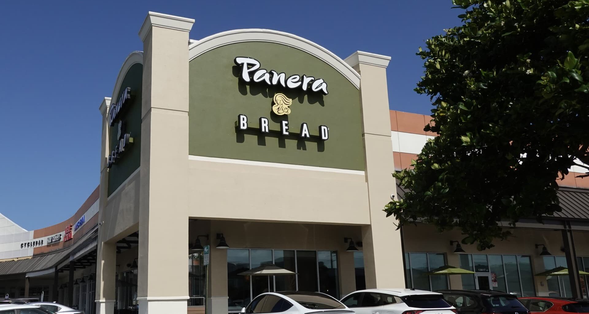 Panera Bread unveils turnaround plan with bigger portions, more staff