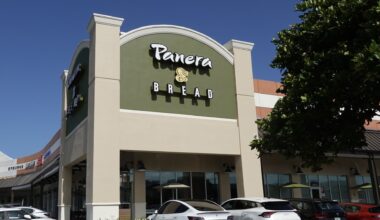 Panera Bread unveils turnaround plan with bigger portions, more staff