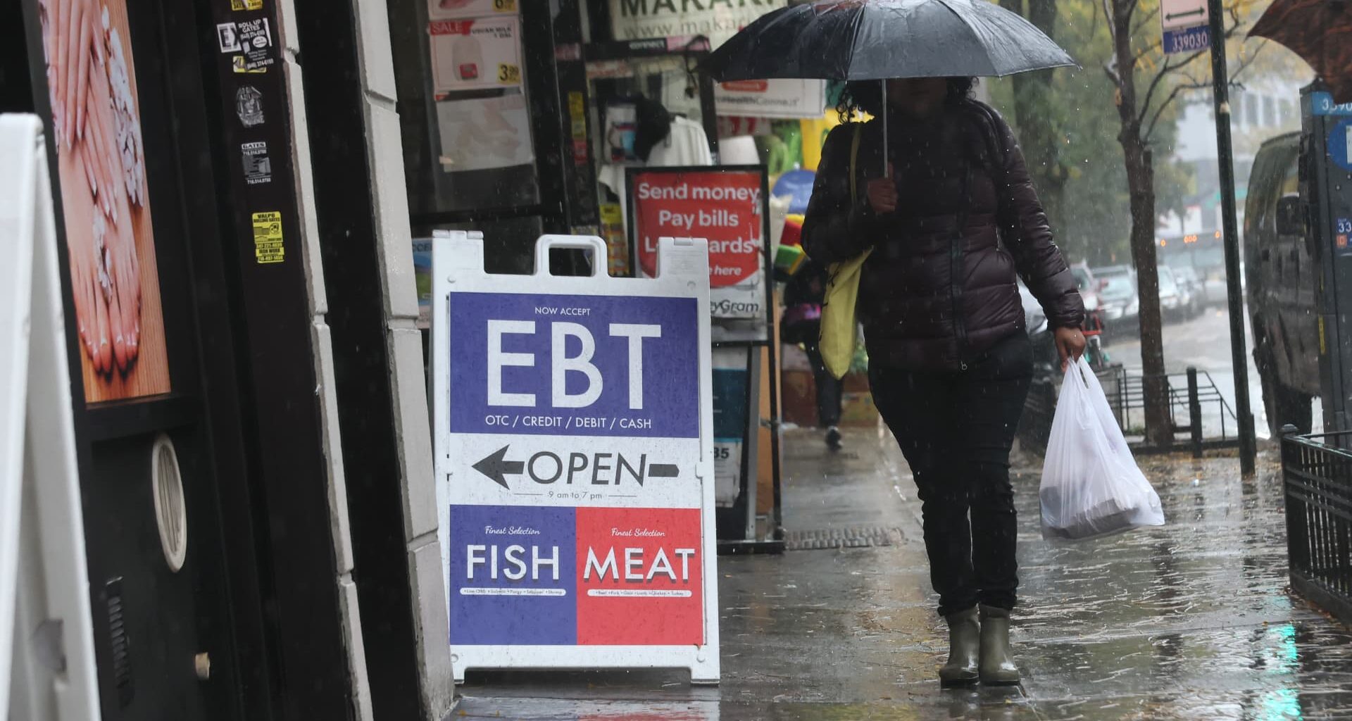 Trump admin seeks block on food stamps order