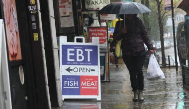 Trump admin seeks block on food stamps order