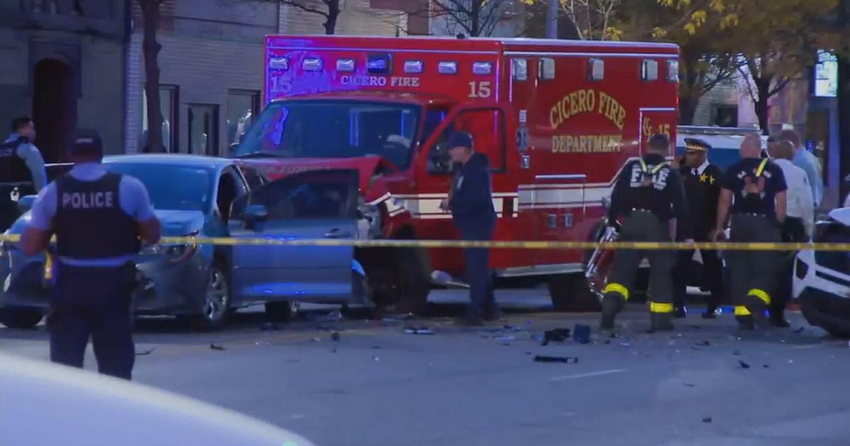 Chicago man charged with stealing ambulance from hospital, leading police on chase through West Side