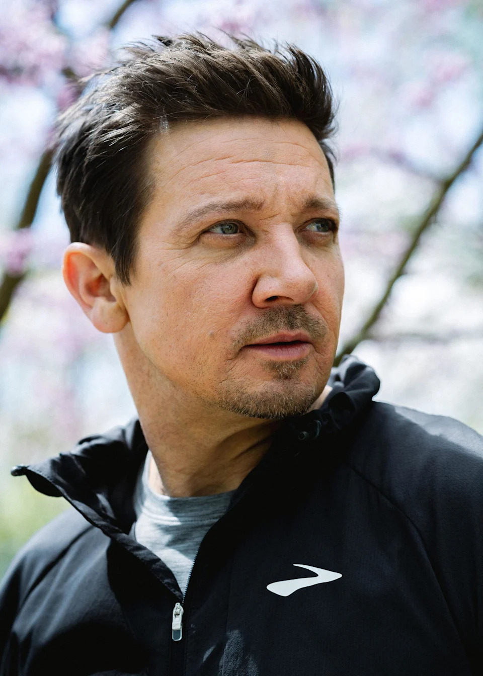 Jeremy Renner outside