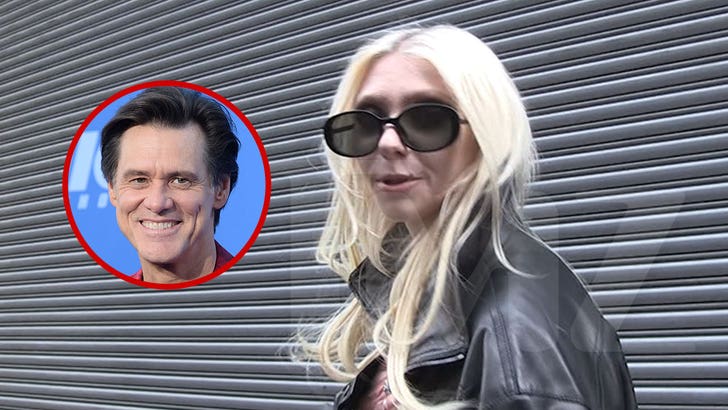 111425_taylor_momsen_kal