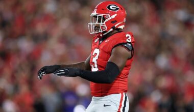 Georgia LB CJ Allen leaves Texas game with injury