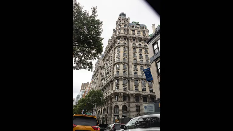 14 2025 Honda Civic Hybrid takes Broadway NYC