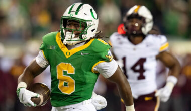 Oregon’s Noah Whittington scoring a touchdown vs. Minnesota