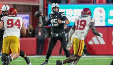 Huskers' Raiola hurt on sack, doesn't return in loss to USC