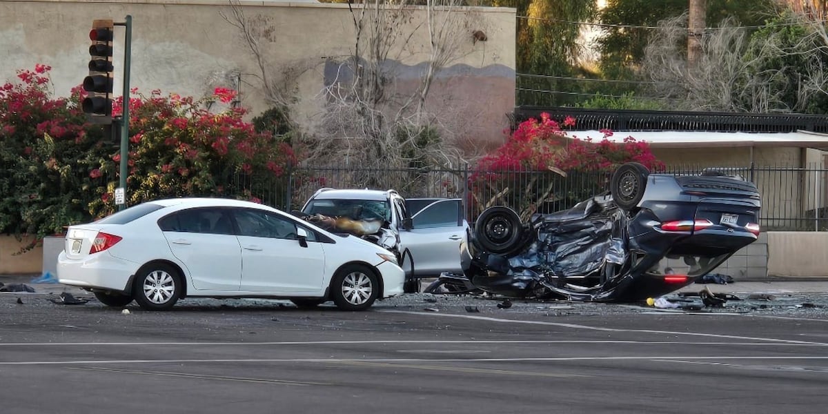 1 dead, 3 hurt in multi-car crash in central Phoenix