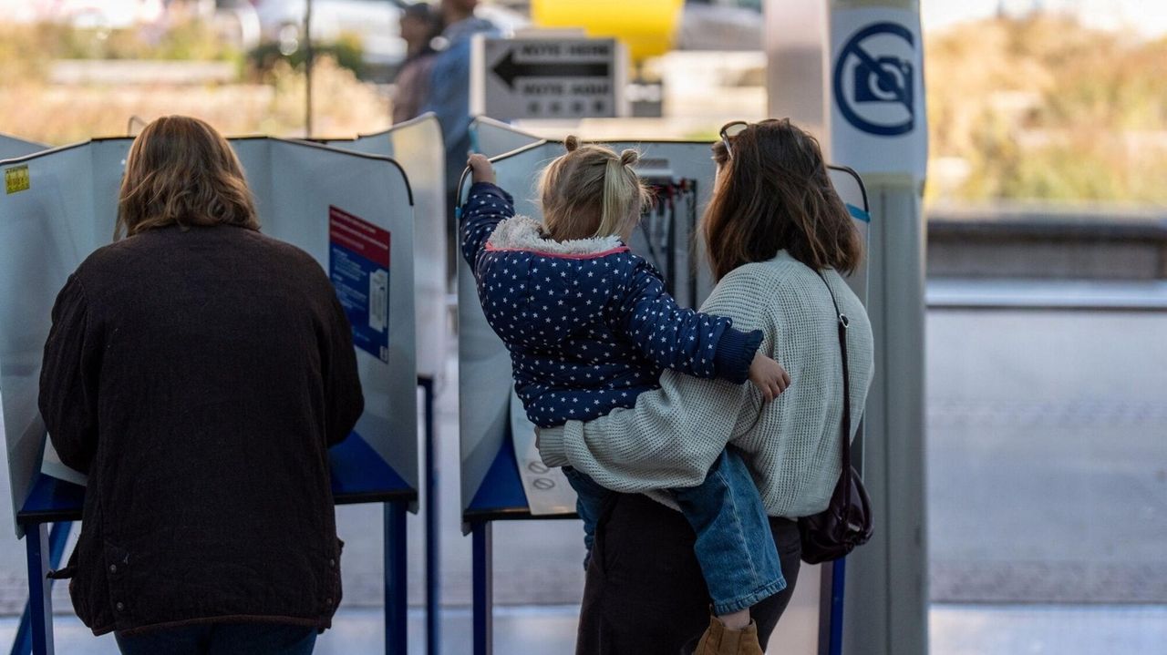 NYC voters hit polls early at faster rate than 2021, data shows