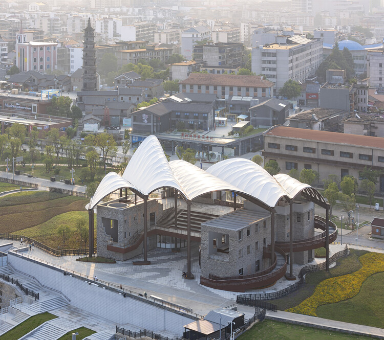 Yueyang Hualinggang Pier Tourist Center / WANG HUI | URBANUS - Exterior Photography