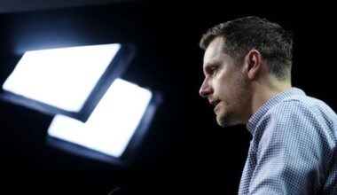 Public service unions brace for cuts in federal budget