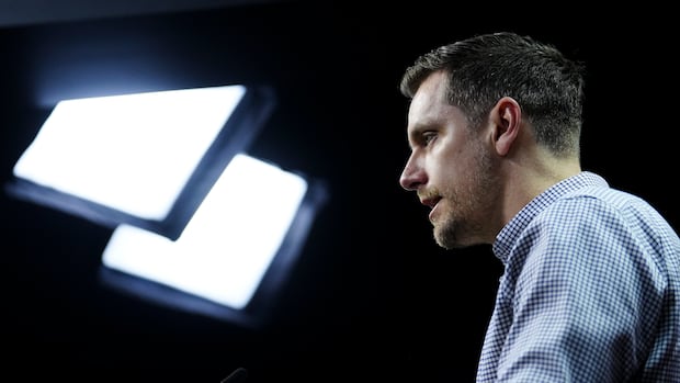 Public service unions brace for cuts in federal budget