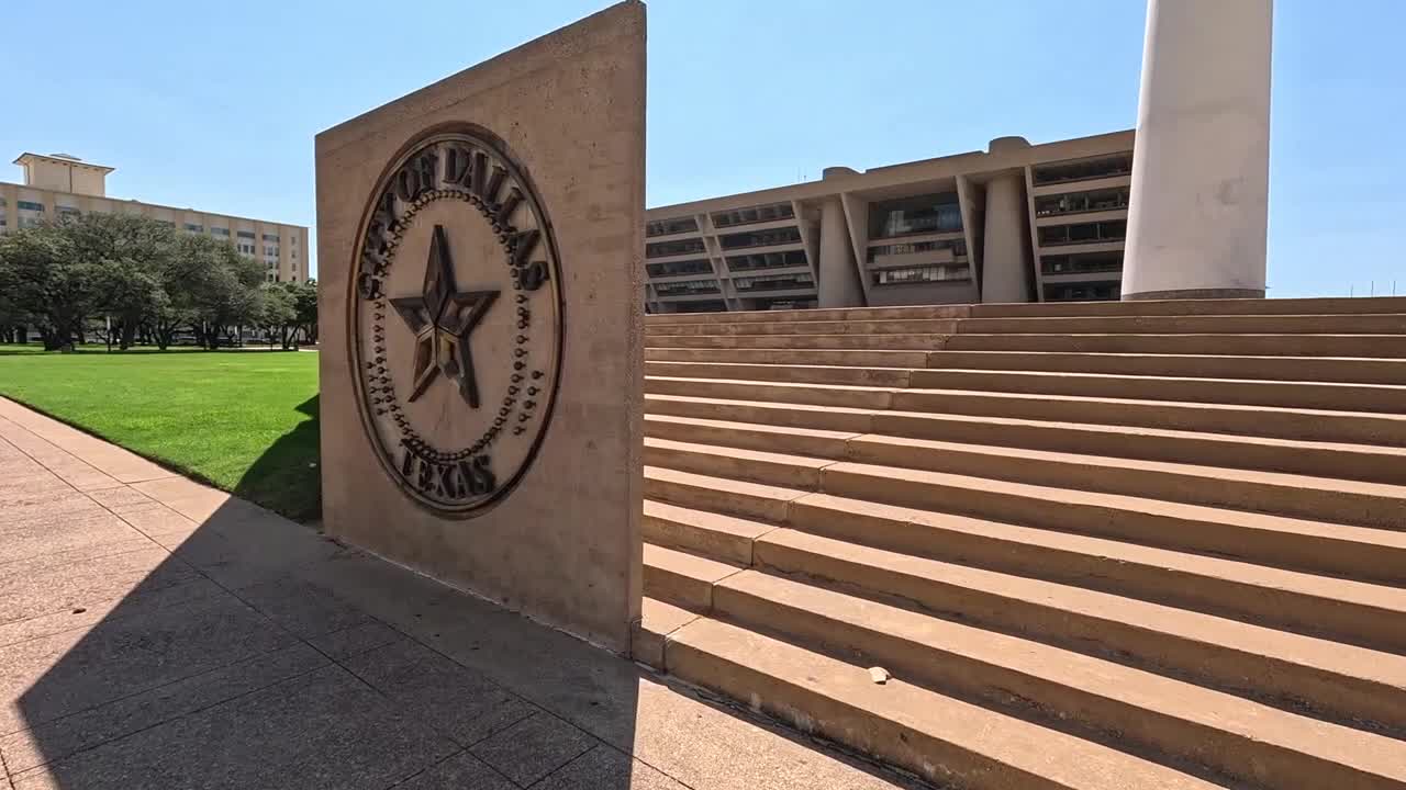 International expert astounded Dallas might demolish City Hall