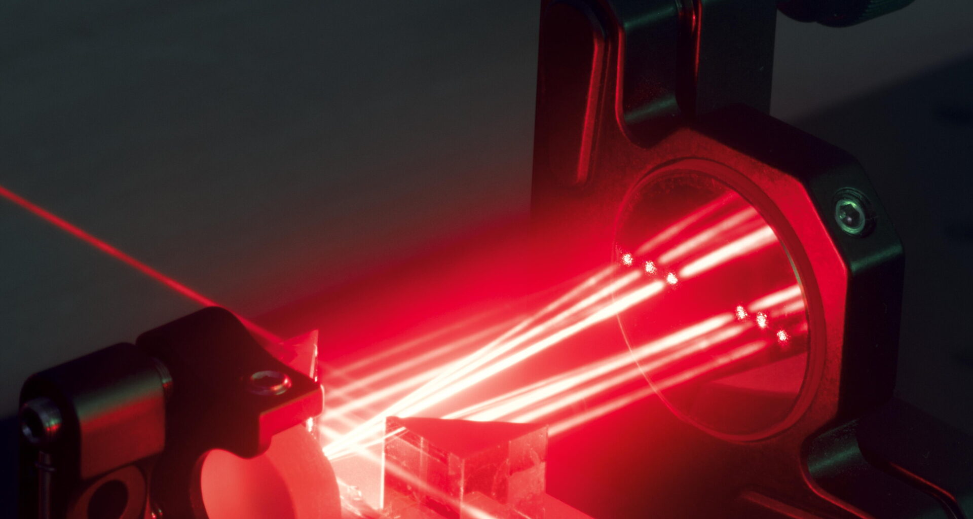 Compact laser system shows 80% efficiency for ultrashort light pulses is possible