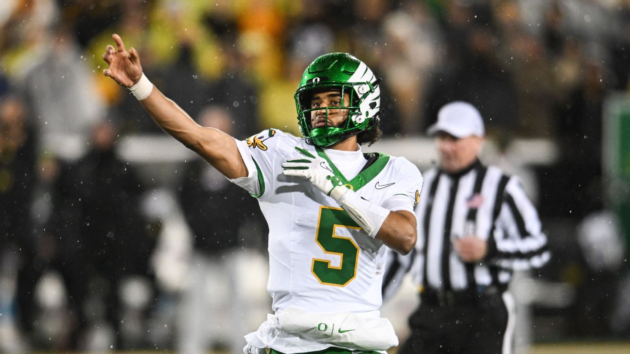 Oregon saves CFP hopes, escapes Iowa on last-second field goal