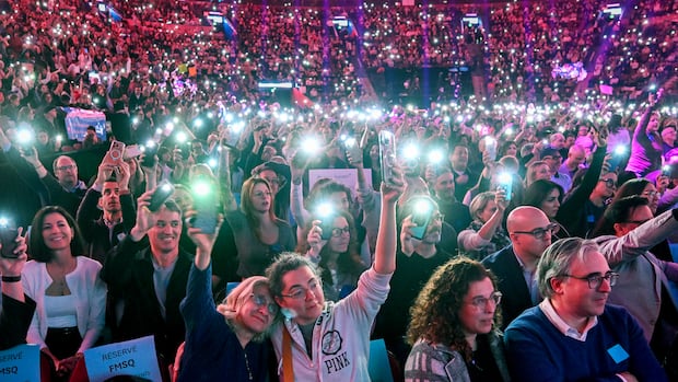 Thousands fill Bell Centre demanding Quebec suspend law reforming doctors' pay