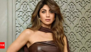 Shilpa Shetty's fitness challenge: Actress performs a dumbbell squat and asks followers to show their version |
