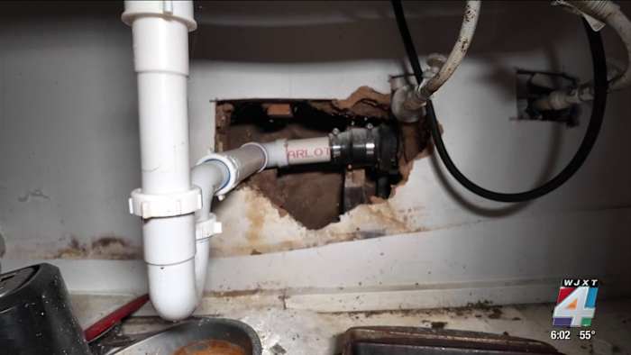 Jacksonville mother demands apartment management repair ongoing issues amid rent hike