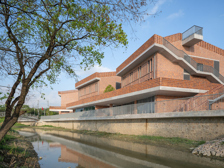 Langtou Gengxue + Education Centre / Atelier FCJZ - Exterior Photography