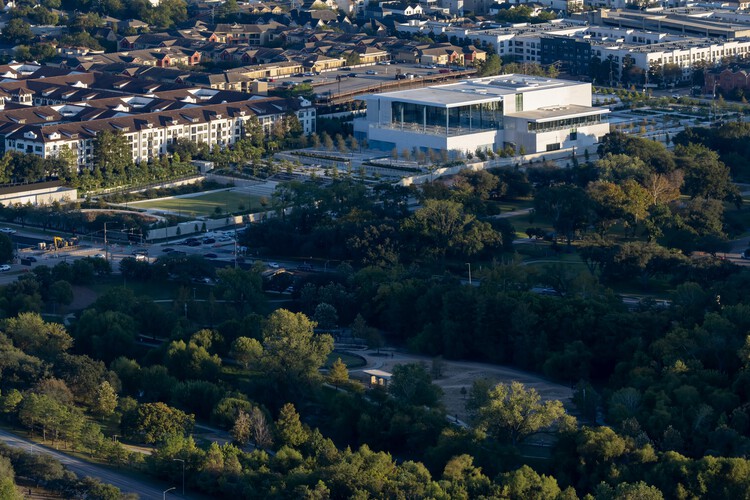The Ismaili Center Houston / Farshid Moussavi Architecture - Exterior Photography, Aerial View Photography