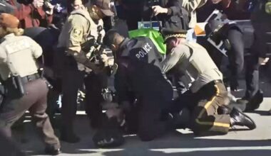 Anti-ICE protesters clash with police outside Chicago immigration facility