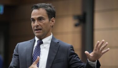 Interim parliamentary budget officer takes aim at Liberal accounting, but says budget sustainable