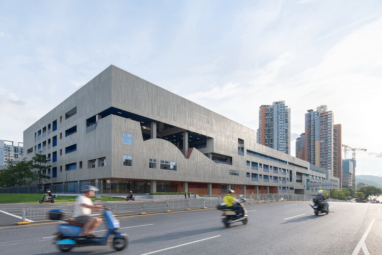 Weilong School / MENG YAN | URBANUS - Exterior Photography, Facade, Concrete